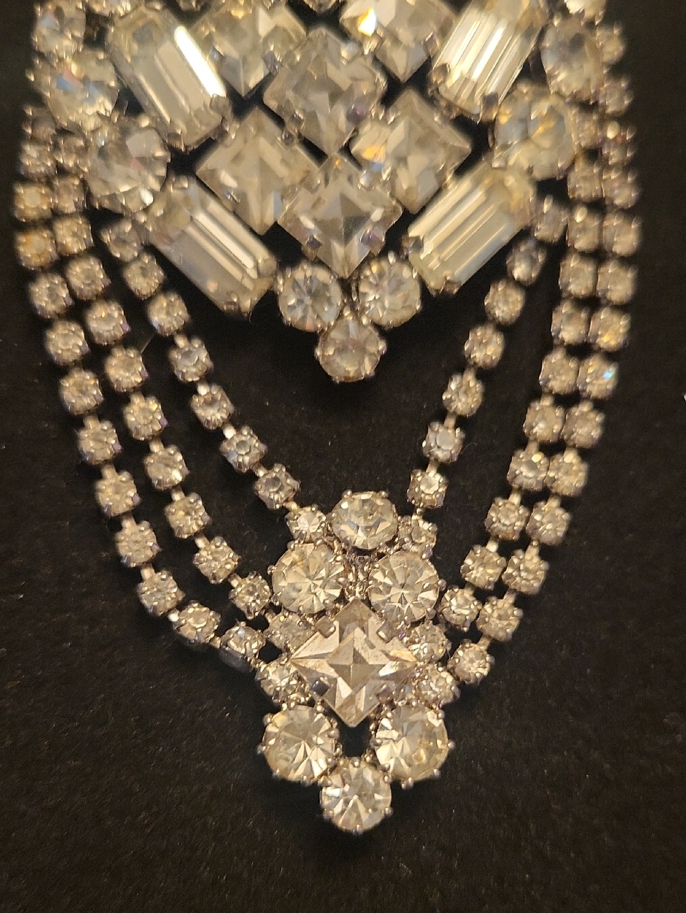 Chandelier Rhinestone Brooch - Picture 4 of 9